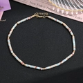 Dettaglio della collana di perline con pietre naturali blu e chiusura a moschettone - Stile naturale con motivi blu chiaro (Stile 14)