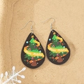 Detail of wooden teardrop earrings with a Christmas tree design and Happy Holidays text - 圣诞树Happy Holidays(3)