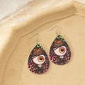 Makro-Detail von Acryl-Ohrhängern mit Halloween-Augapfel auf Leopardenmuster-Hintergrund - Augapfel Leopardenmuster (Stil-A)