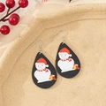 Weihnachts-Ohrringe aus Holz in Tropfenform mit Schneemann-Motiv auf einem Tablett - Schwarzer Schneemann-Geschenkstil (ER-08-001)