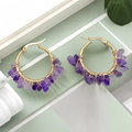 Pendientes de aro bohemios de acero dorado con piedras de amatista natural envueltas - Acero Inoxidable Dorado Con Amatista