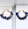 Pendientes de aro dorados de acero inoxidable con piedras naturales azules envueltas - Acero Inoxidable Dorado Con Lapislázuli