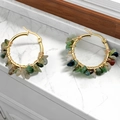 Aros bohemios dorados con piedras naturales de colores y detalles de alambre enrollado - Acero Inoxidable Dorado Con Piedra de Flores Verdes