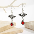 Gotische Silber-Fledermaus-Ohrringe mit rotem Harz-Edelstein und Kristallbesatz - Ohrringe