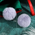 Zwei weiche fliederfarbene 3 cm Plüsch-Pompons für Schmuck und Bastelprojekte - Durchmesser ca. 3.0cm / Helllila Fellknäuel (Stil 2)