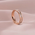 Elegante roségouden titanium eeuwigheidsring met baguette geslepen zirkonia stenen - US 6 / Roségoud