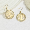 Goldene Lebensbaum-Ohrhänger mit weißen Kristallen und kleinen Katzen-Details - Gold Lebensbaum Mit Katzen Stil (XE811-4)