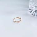 Anello margherita minimalista in oro rosa con petali bianchi in stile coreano - US 4 / Margherita in Smalto Bianco / Oro rosa