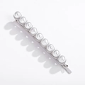 Eleganter silberner Haarschliff mit zehn weißen Perlen in einer Reihe auf weißem Grund - Silber 10 Perlen Reihe Stil (NXF00026-1)