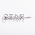 Nahaufnahme der silbernen STAR Buchstaben Haarklammer mit glitzernden Strasssteinen - Silber Strass Buchstabe STAR Stil (NXF00001)