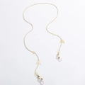 Catenina per occhiali dorata con ciondoli a farfalla traforati e fiori su sfondo bianco - Stile Farfalla Oro(NCE03095) / Oro