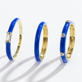 Dreiteiliges vergoldetes Ring-Set mit blauer Emaille-Beschichtung und Zirkonia-Details - Königsblau (NCS00354-3)