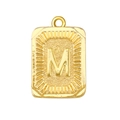 Colgante rectangular bañado en oro con letra M grabada y textura de rayos de solares - Letra M (A0433)