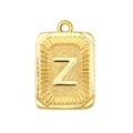 Detalle de un colgante cuadrado bañado en oro con la letra Z y grabado de sol radiante - Letra Z (A0446)