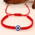Rode gevlochten evil eye armband met verstelbaar koord en blauwe hars kraal detail - Rood Touw Enkel Oog