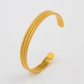 Bracciale aperto a C a tre file intrecciate con finitura in oro 18K lucido - Oro CK521-GD (Texture a corda intrecciata)