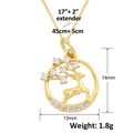 Gros plan du pendentif renne doré montrant la taille 14mm et les détails en zircon - Style Cerf (SL794) / Or
