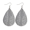 Pendientes de gota en cuero PU plateado con textura tejida y ganchos de pescado - Plateado