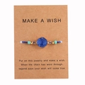 Dettaglio del bracciale con cristallo druzy blu su carta kraft regalo Make A Wish - Blu Zaffiro