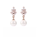 Detalle de pendientes de perlas en oro rosa con circonitas cúbicas en forma de abanico - Abanico de Perlas Oro Rosa (E1128)