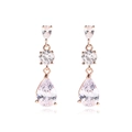 Detalle de pendientes de tres niveles en oro rosa con cristales de circonita pera - Borla de 3 Niveles Oro Rosa (E1192)