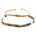 Detailweergave van de kleurrijke boheemse gevlochten armband met verstelbare schuifknoop - Aarde & Helder Regelmatig (B2966)