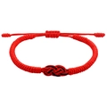 Makroaufnahme des handgefertigten Vajra-Knotens an einem geflochtenen Seilarmband - Schwarz-Roter Mischstil (B3140) / Schwarz Rot