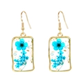 Irregular golden earrings with rectangular clear resin charms and blue dried flowers - Rectangular Blue Dried Flower (E1968)