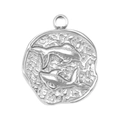 Détail d'un pendentif rond argenté avec des requins en relief et des textures de vagues - Style Poissons (SS0065)