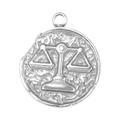 Vue macro du pendentif zodiaque Balance en acier inoxydable avec texture martelée vintage - Style Balance (SS0066)