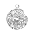 Détail macro du pendentif pièce zodiaque en acier inoxydable avec relief de crabe - Style Cancer (SS0070)