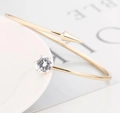 Verstelbare goudkleurige roestvrijstalen armband met een heldere zirkoon en kegelpunt - Geometrische Zirkonia Stijl (B1014) / Goud