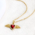 Collana dorata con ciondolo a cuore rosso, diamanti incastonati e ali dorate raffinate - Stile Cuore Alato Dorato (SL019)