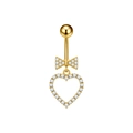 Detalle de un piercing de ombligo dorado con corazón y lazo con circonitas brillantes - Estilo Lazo Corazón Oro (3419)
