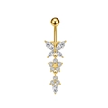 Detail van een gouden navelpiercing met vlinder van zirkoon en traanvormige hangers - 3299 Goudkleur