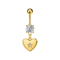 Detalle macro del piercing de ombligo dorado con colgante de corazón y circonitas - 3318 / Dorado