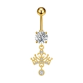 Vista de detalle del piercing de ombligo corona dorada con piedras de circonita - Estilo Corona Elegante (3472 Dorado)