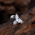 Pendiente de circonita plateada con racimo de flores de cristal sobre madera - Forma de Estrella de Cuatro Pétalos con Piedras (3360) / Plateado