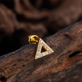 Pendiente de triángulo chapado en oro minimalista con pavé de circonitas brillantes - Triángulo Hueco Micro-Incrustado (3365) / Dorado