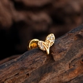 Elegante pendiente de cartílago en oro con forma de hoja y circonitas brillantes - Forma de Hoja de Corazón (3372) / Dorado