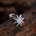 Star-shaped zircon ear stud with silver plating and screw back on wood bark - Starburst Snowflake Style (3389) / Silver