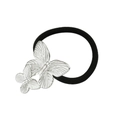 Dettaglio macro dell'elastico per capelli con farfalla in metallo argento e ali incise - Argento