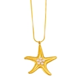 Dettaglio di una collana a stella marina dorata con perle e catena a serpente - Collana (CK350)
