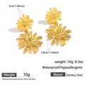 Pendientes colgantes de margarita dorada en acero inoxidable con doble pétalo - Doble Margarita Dorado (DKE252195GL)