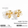 Boucles d'oreilles fleur en acier inoxydable doré avec détails de pétales ajourés - Fleur Creuse à Quatre Pétales (DKE25-246GL)