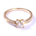 Elegante anello in oro e zirconi con incastonatura a forma di fiore e pietre bianche - US 7 / Stile Floreale Dorato (JR2683GL)
