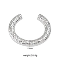 Brazalete abierto en forma de C plateado texturizado de acero inoxidable con acabado 13mm - Estilo de Textura de Hoyuelos Industriales (CK625) / Plateado