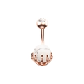 Detalle macro del piercing de ombligo mano de esqueleto oro rosa con piedra de mármol - Oro Rosa Turquesa Blanca