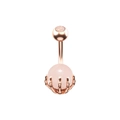 Piercing de ombligo de oro rosa con mano de esqueleto y piedra rosa en fondo blanco - Cuarzo Rosa Oro Rosa