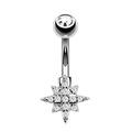 Detailansicht der silbernen Bauchnabelpiercing mit achtstrahligem Stern und Zirkonia Steinen - Silberner Achteckiger Stern-Stil (1943)